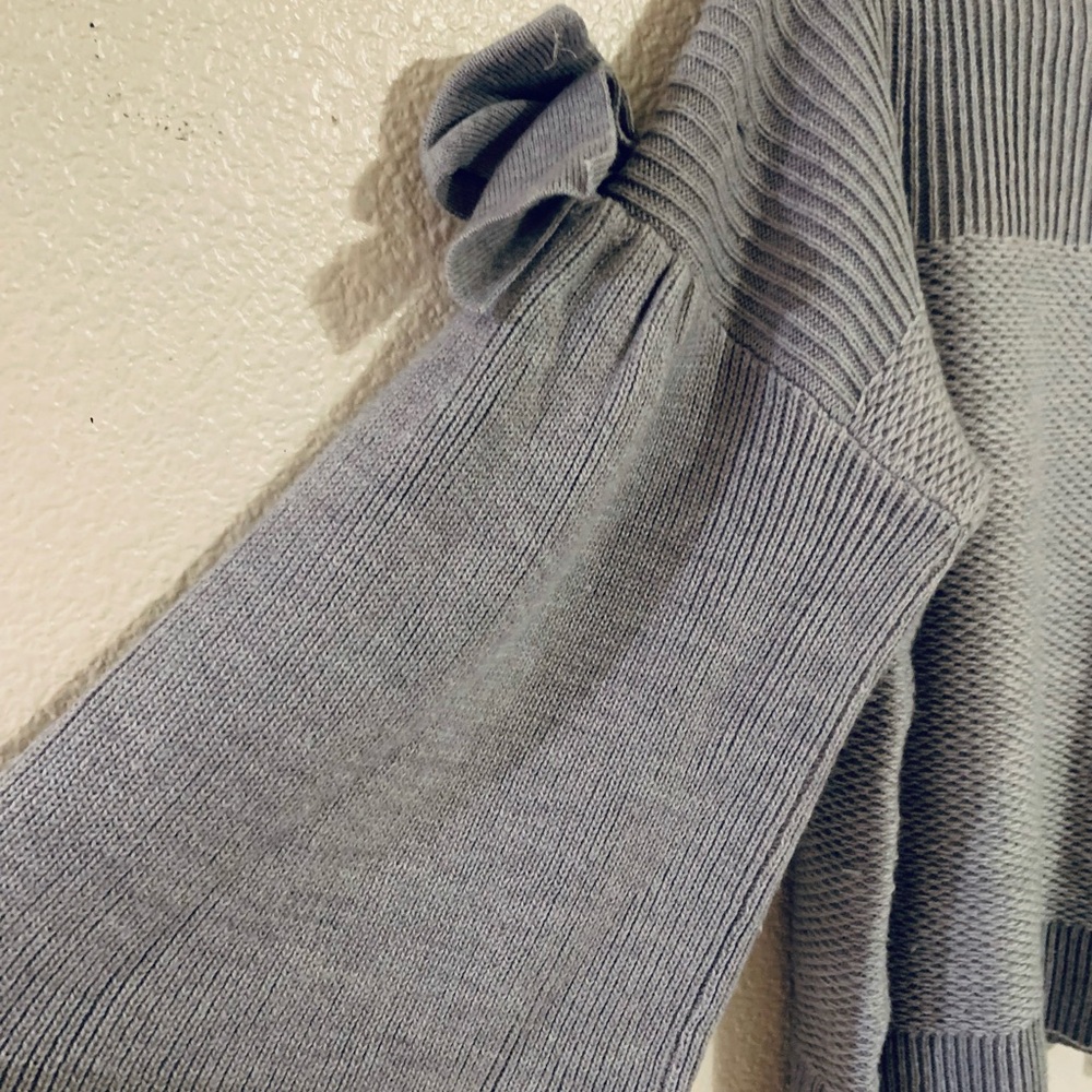 Neiman Marcus Light Gray Sweater with Bow Accents - Picture 4 of 10
